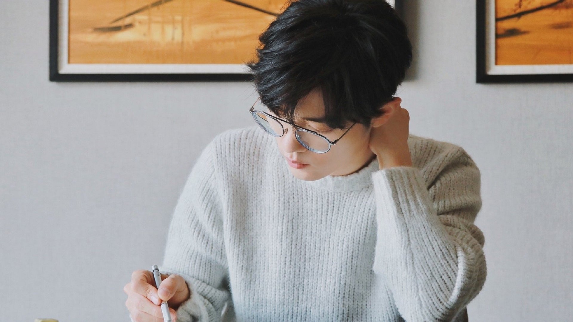 篮球联赛季后赛争夺战火热，篮球比赛季后赛